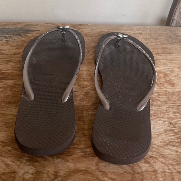 HAVAIANAS Flip Flops Embellished W/Crystal Hearts on Each Sandal 37-38 Preowned - Picture 11 of 12